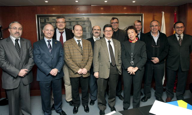 Imatge de la reunió dels alcaldes de Begues, Castelldefels, Gavà, El Prat, Sant Boi, Sitges i Viladecans amb la Presidenta d'AENA (Encarnación Vivanco) (20 de febrer de 2009) (fotografia: EL BRUGUERS)